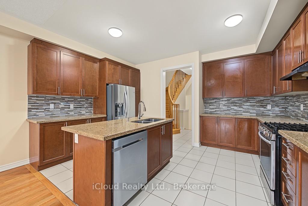 Photo 10 of 25 Gammon Crescent, Brampton, Bram West — HOMEH