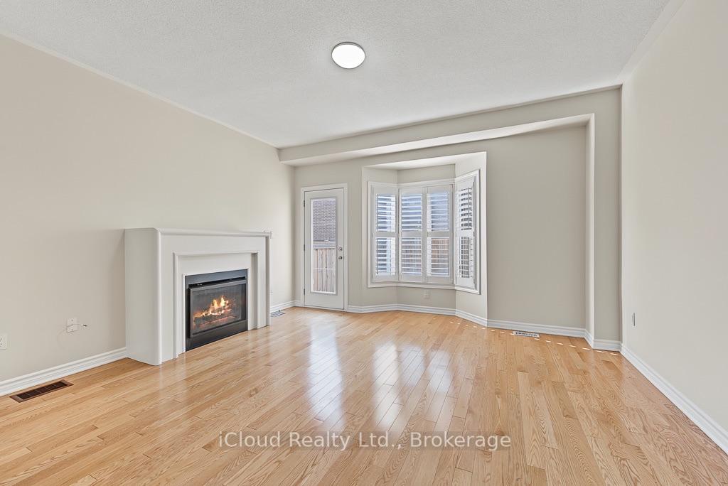 Photo 12 of 25 Gammon Crescent, Brampton, Bram West — HOMEH