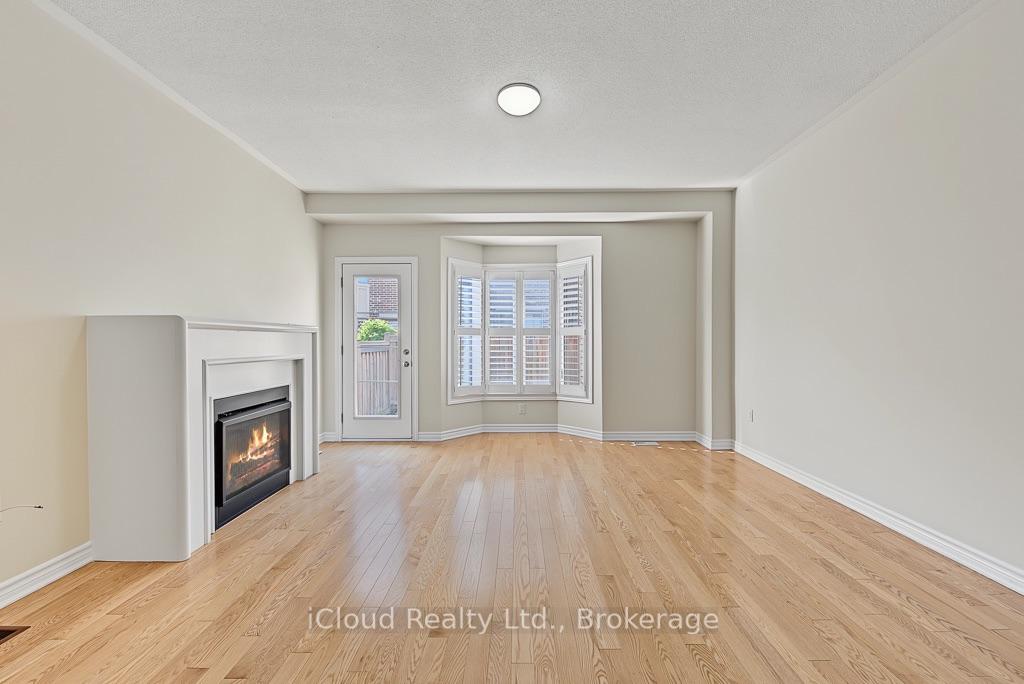 Photo 13 of 25 Gammon Crescent, Brampton, Bram West — HOMEH