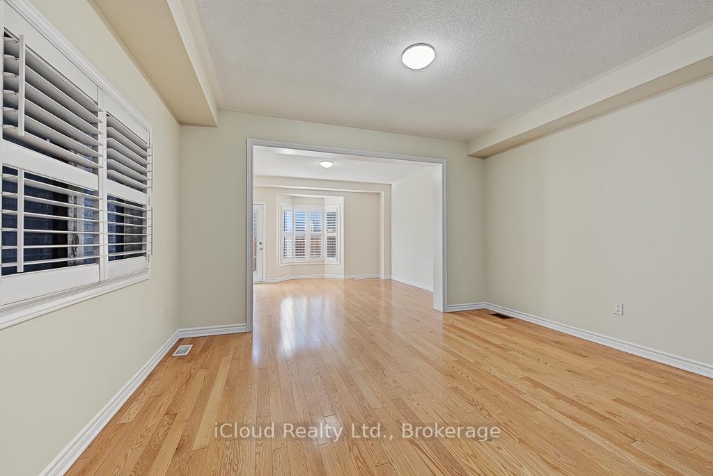 Photo 14 of 25 Gammon Crescent, Brampton, Bram West — HOMEH