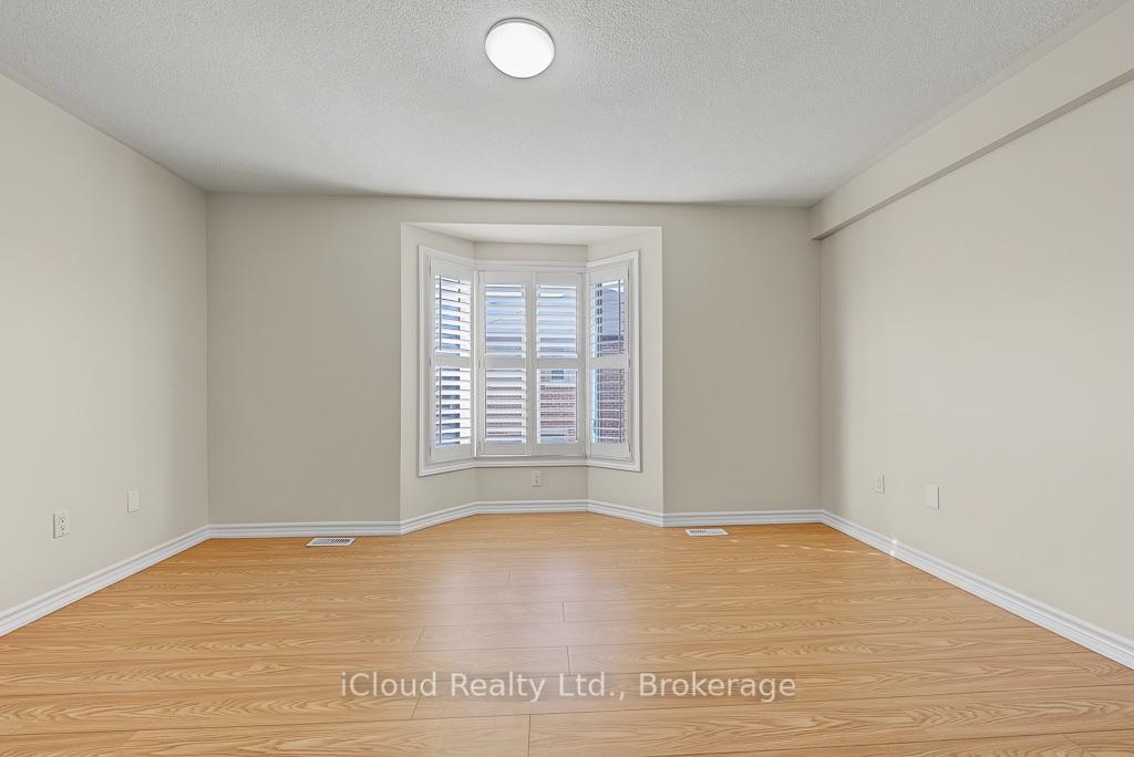 Photo 18 of 25 Gammon Crescent, Brampton, Bram West — HOMEH