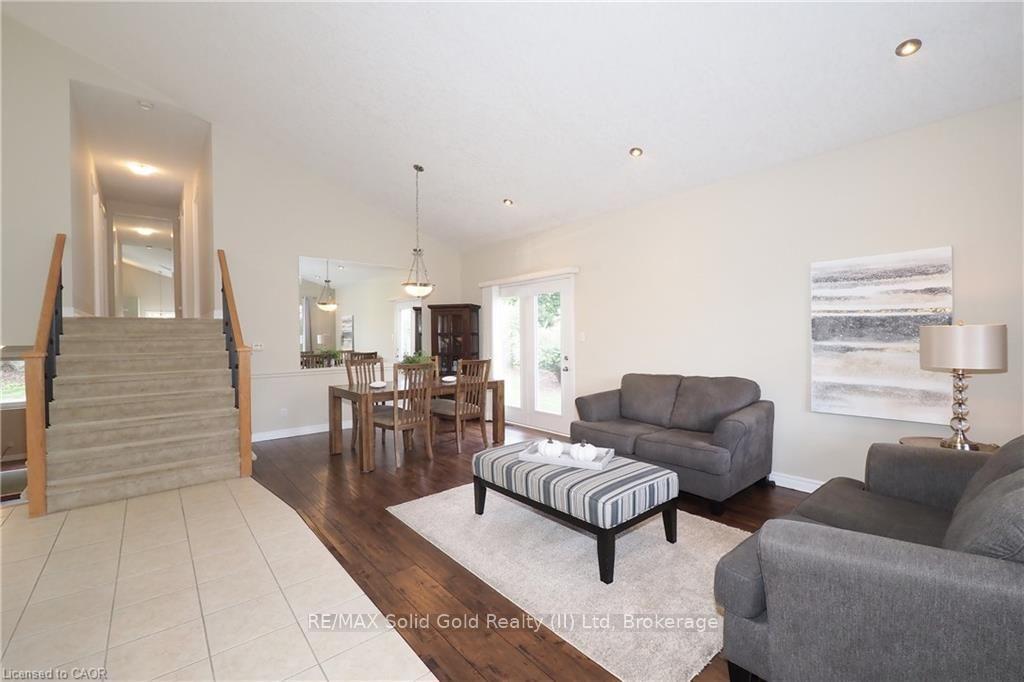 Photo 7 of 559 Springwater Drive, Waterloo, Conservation Meadows — HOMEH