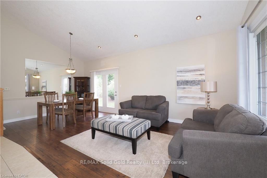 Photo 8 of 559 Springwater Drive, Waterloo, Conservation Meadows — HOMEH