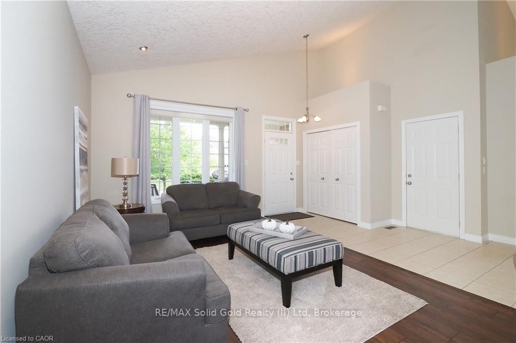 Photo 10 of 559 Springwater Drive, Waterloo, Conservation Meadows — HOMEH