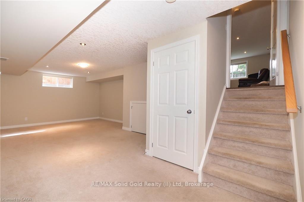 Photo 32 of 559 Springwater Drive, Waterloo, Conservation Meadows — HOMEH