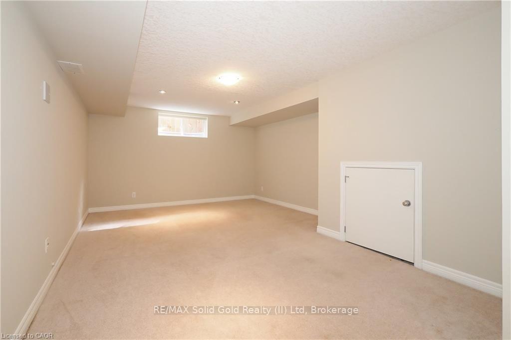 Photo 33 of 559 Springwater Drive, Waterloo, Conservation Meadows — HOMEH
