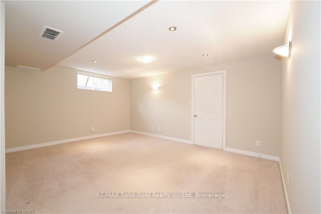 Photo 34 of 559 Springwater Drive, Waterloo, Conservation Meadows — HOMEH