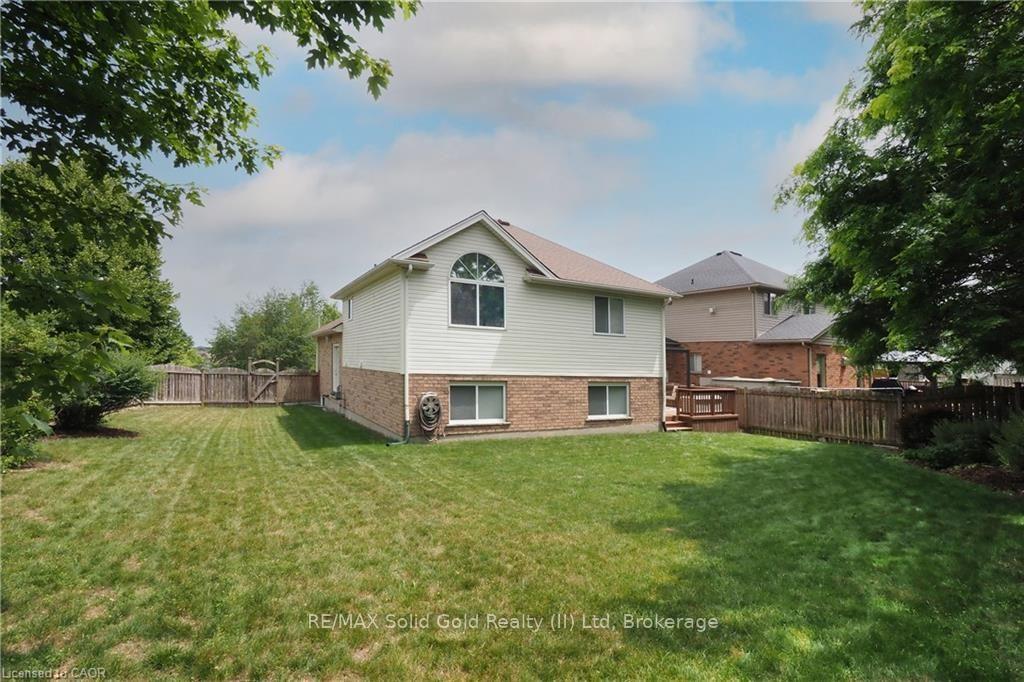 Photo 36 of 559 Springwater Drive, Waterloo, Conservation Meadows — HOMEH