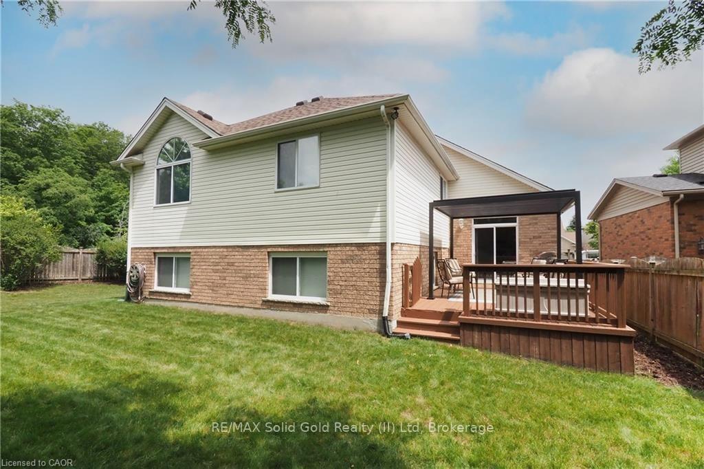 Photo 37 of 559 Springwater Drive, Waterloo, Conservation Meadows — HOMEH