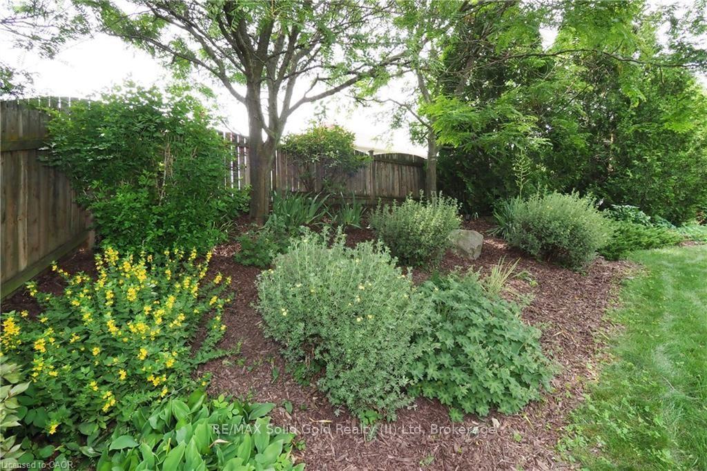 Photo 40 of 559 Springwater Drive, Waterloo, Conservation Meadows — HOMEH