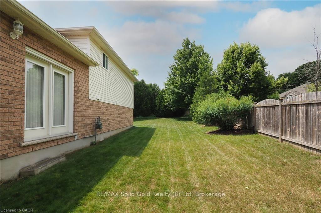 Photo 42 of 559 Springwater Drive, Waterloo, Conservation Meadows — HOMEH