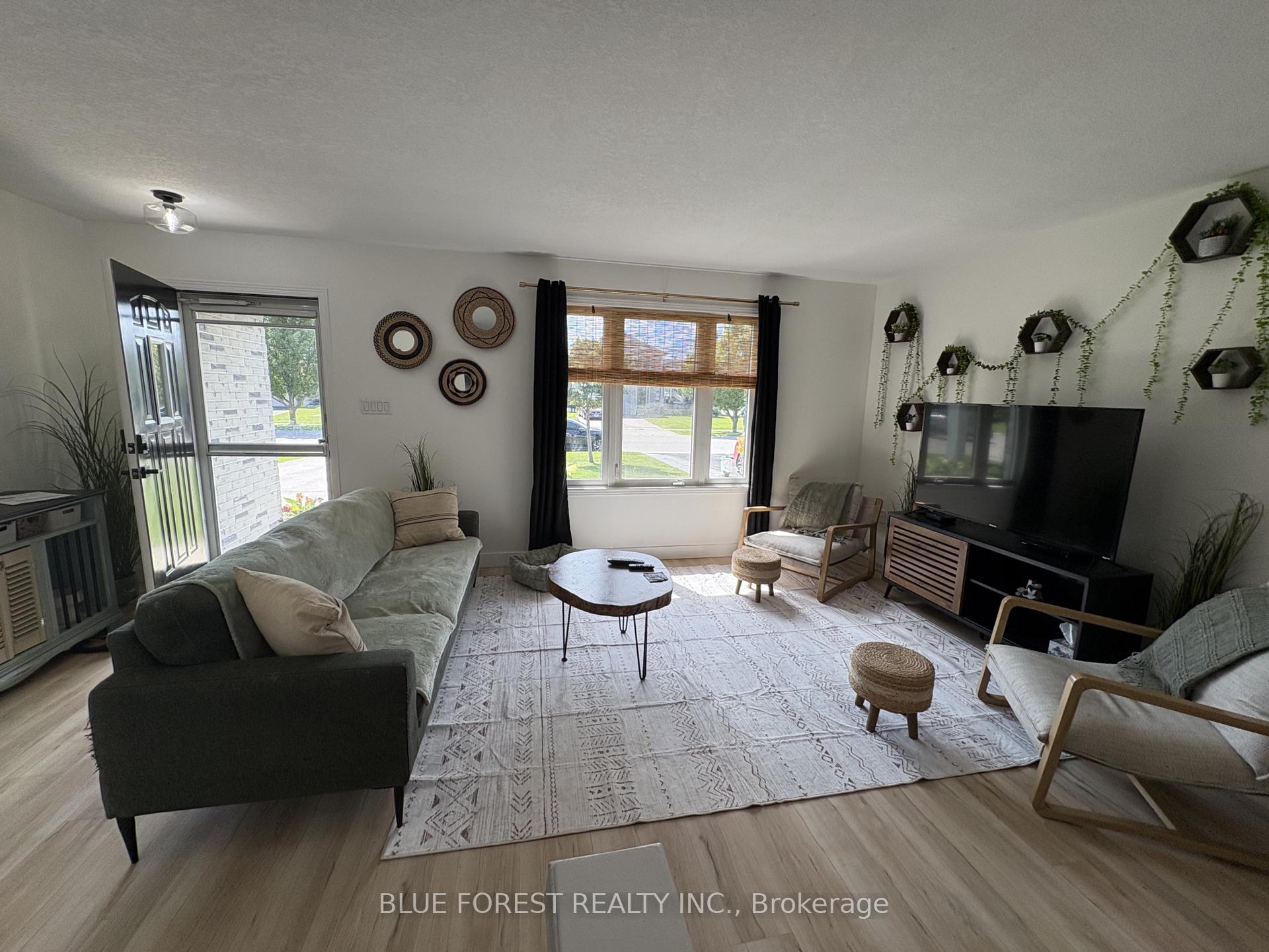 Photo 2 of 3 Meadowvale Drive, St. Thomas — HOMEH