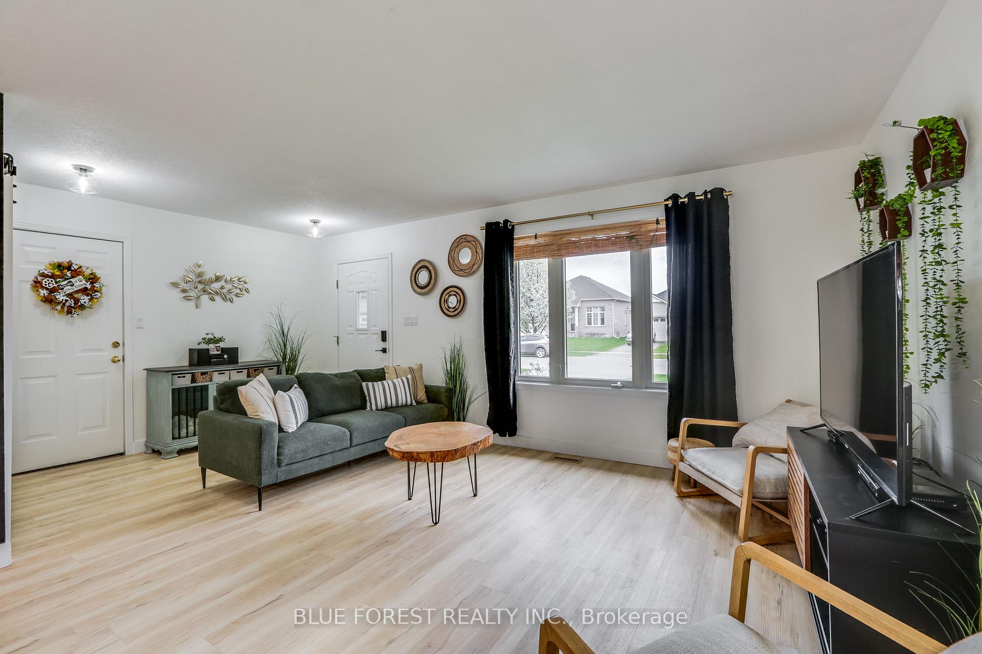 Photo 3 of 3 Meadowvale Drive, St. Thomas — HOMEH