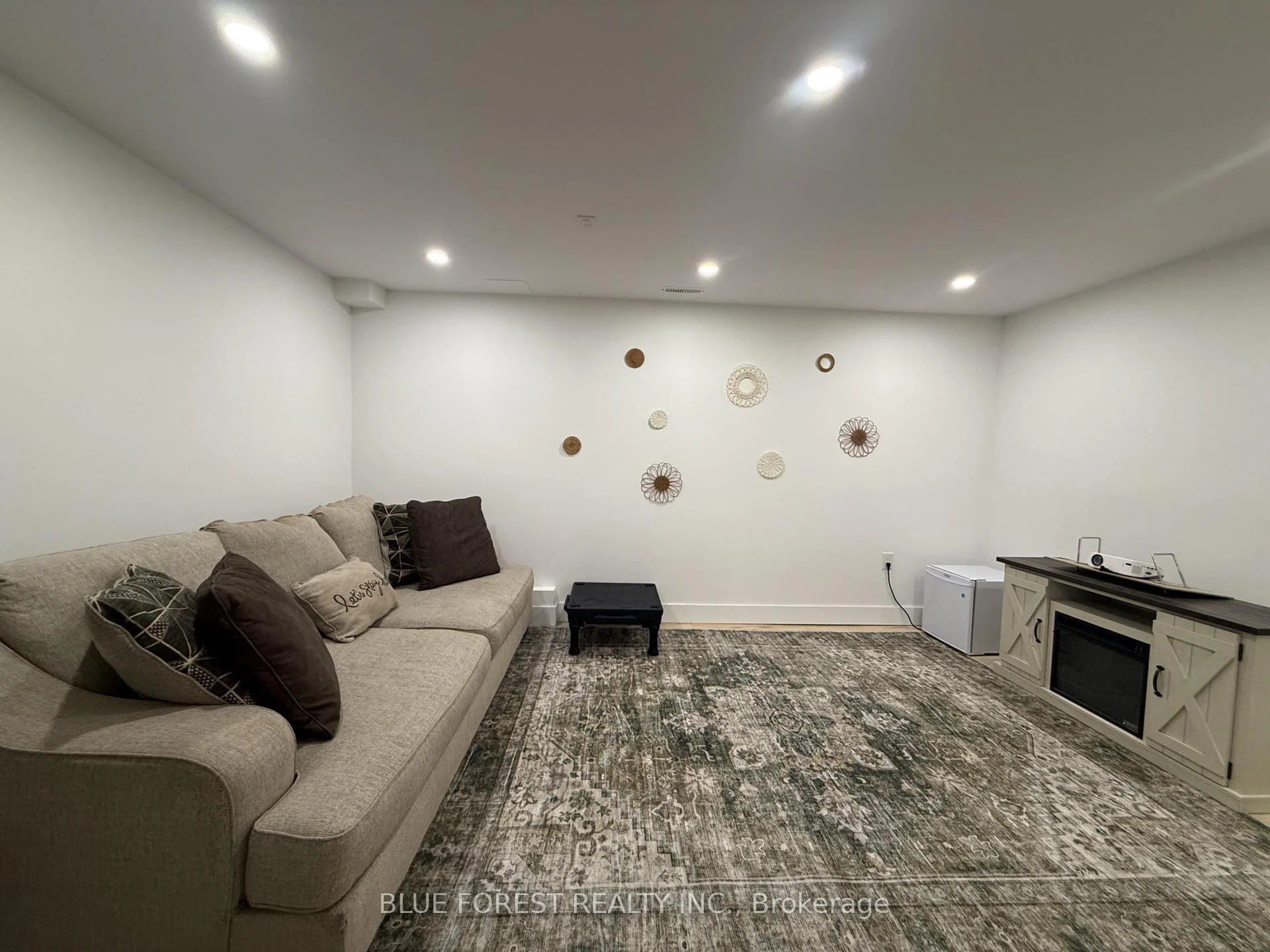 Photo 4 of 3 Meadowvale Drive, St. Thomas — HOMEH
