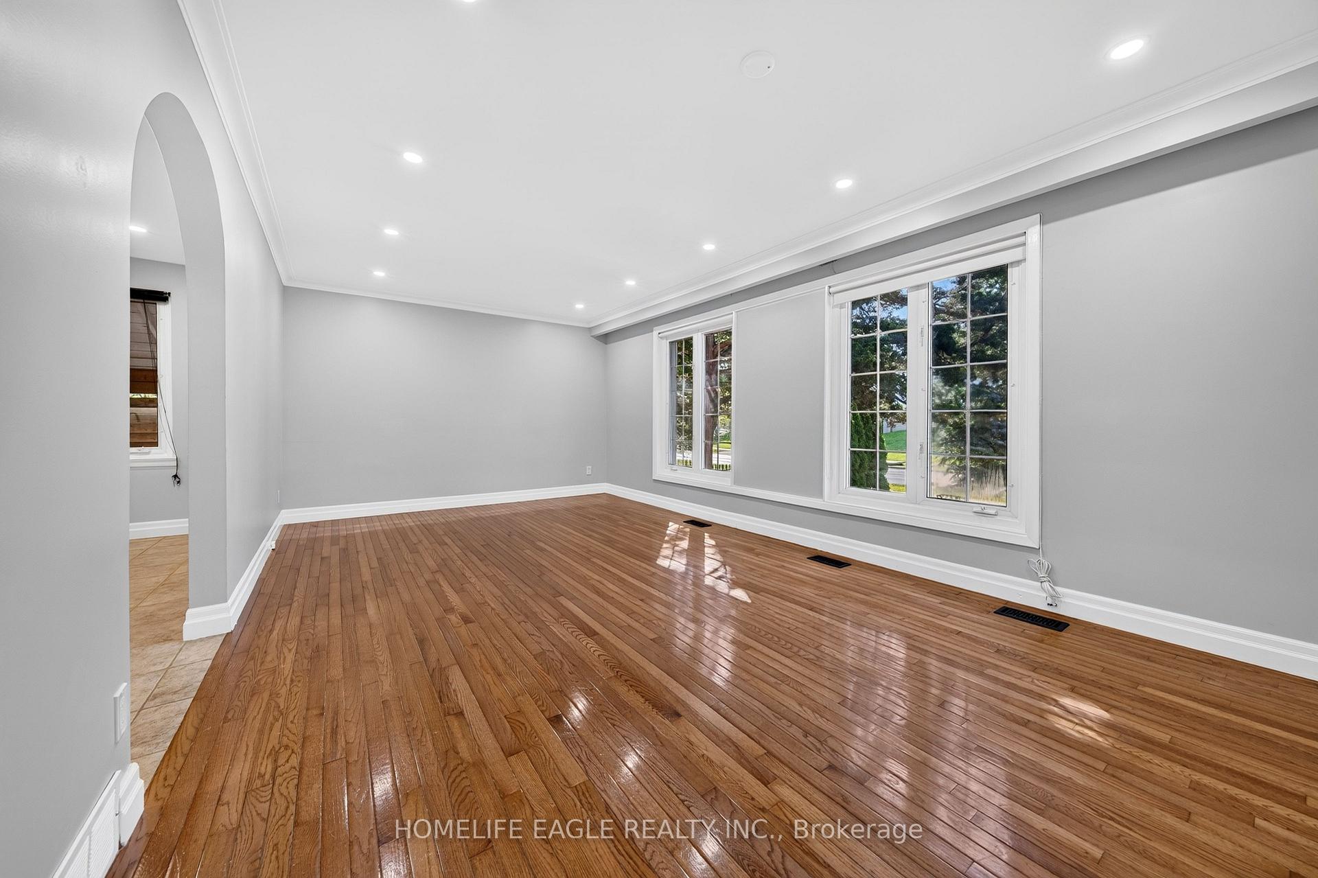 Photo 5 of 2 Aurora Heights Drive, Aurora, Aurora Heights — HOMEH