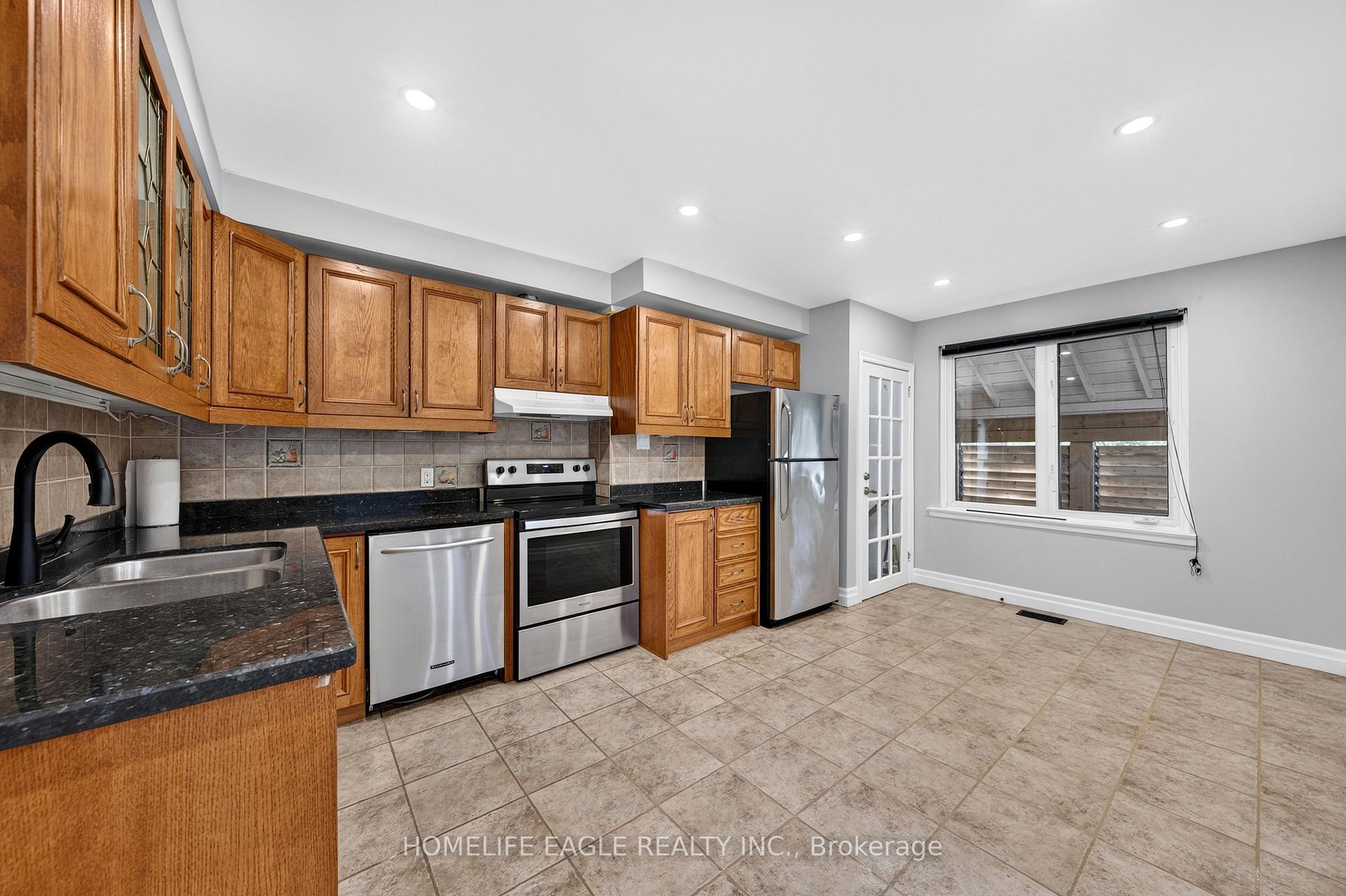 Photo 6 of 2 Aurora Heights Drive, Aurora, Aurora Heights — HOMEH