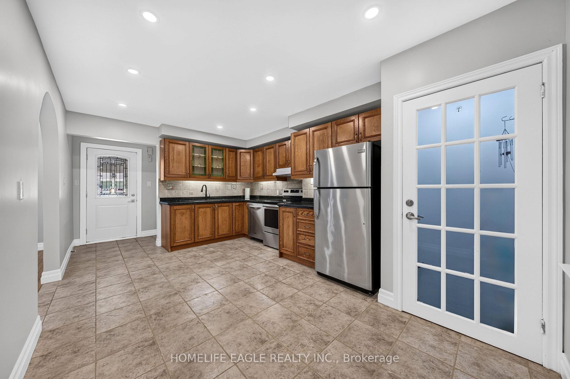 Photo 7 of 2 Aurora Heights Drive, Aurora, Aurora Heights — HOMEH