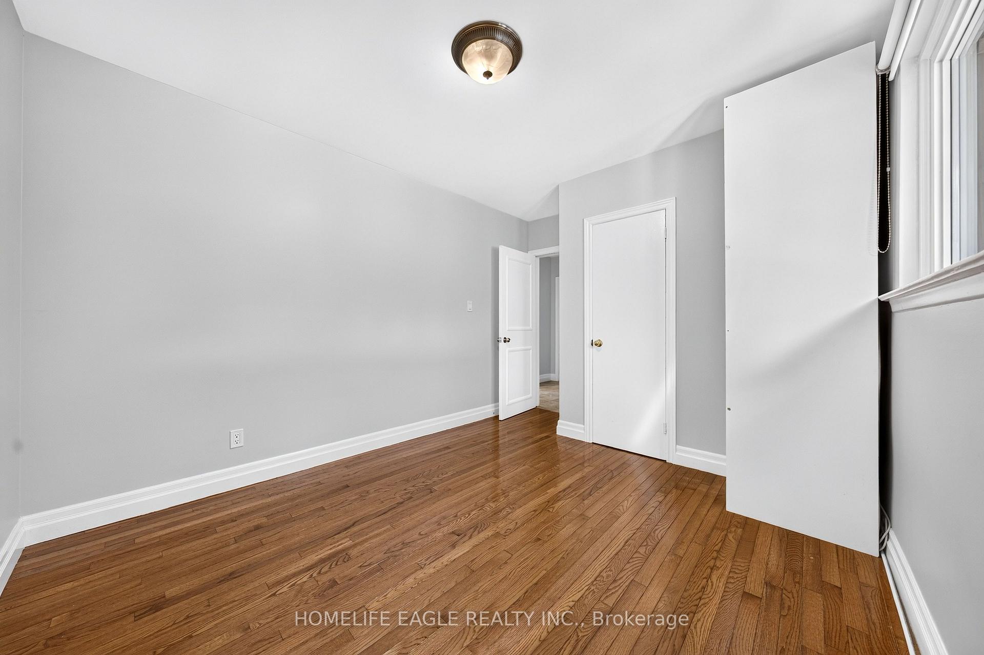 Photo 9 of 2 Aurora Heights Drive, Aurora, Aurora Heights — HOMEH