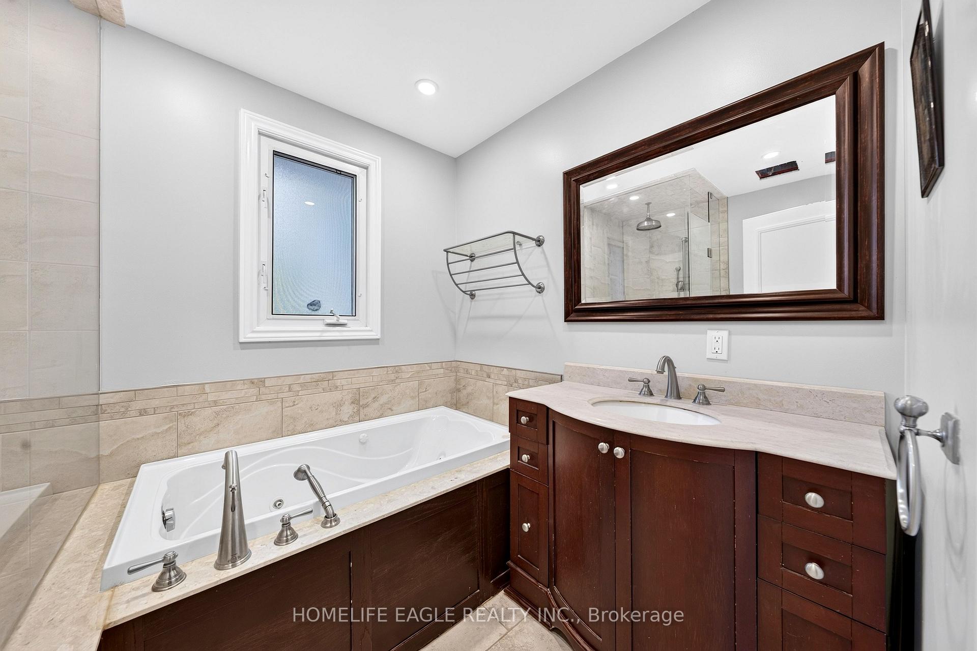Photo 13 of 2 Aurora Heights Drive, Aurora, Aurora Heights — HOMEH
