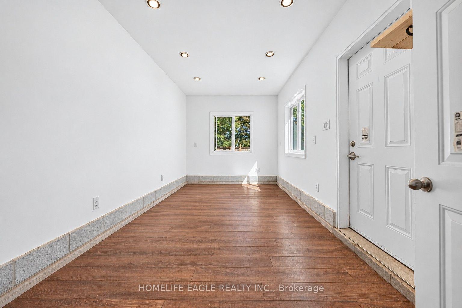 Photo 15 of 2 Aurora Heights Drive, Aurora, Aurora Heights — HOMEH