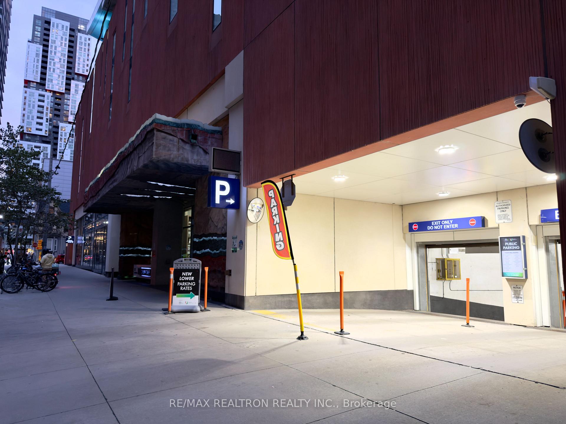 Photo 2 of Unit 710, 21 Widmer Street, Toronto, Waterfront Communities — HOMEH