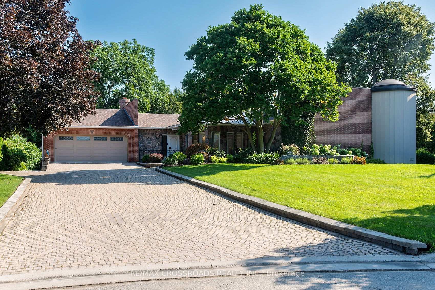 Photo 2 of 127 Taylorwood Court, Oshawa, Samac — HOMEH