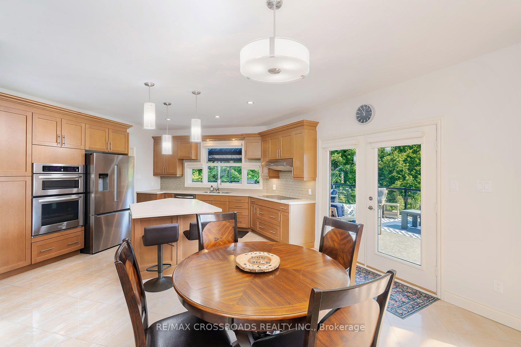 Photo 11 of 127 Taylorwood Court, Oshawa, Samac — HOMEH