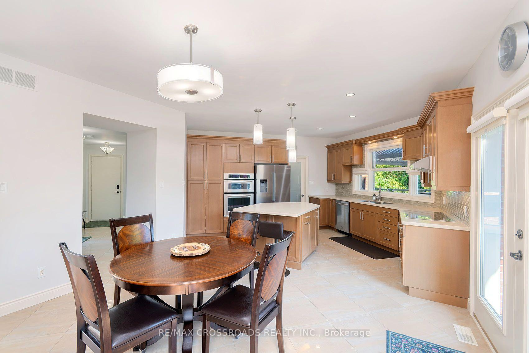 Photo 13 of 127 Taylorwood Court, Oshawa, Samac — HOMEH