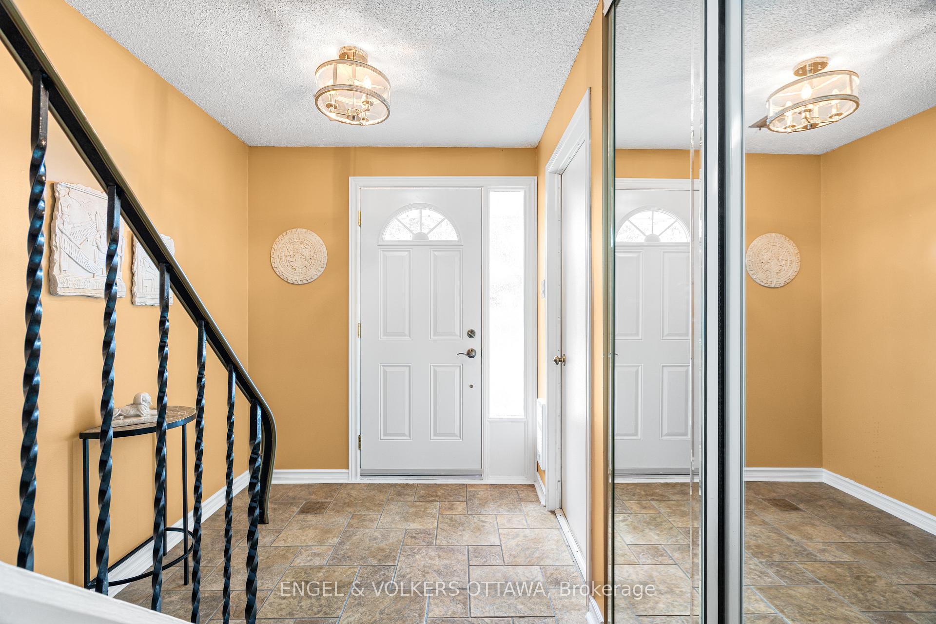 Photo 4 of Unit 34, 1793 Axminster Court, Ottawa, Convent Glen South — HOMEH