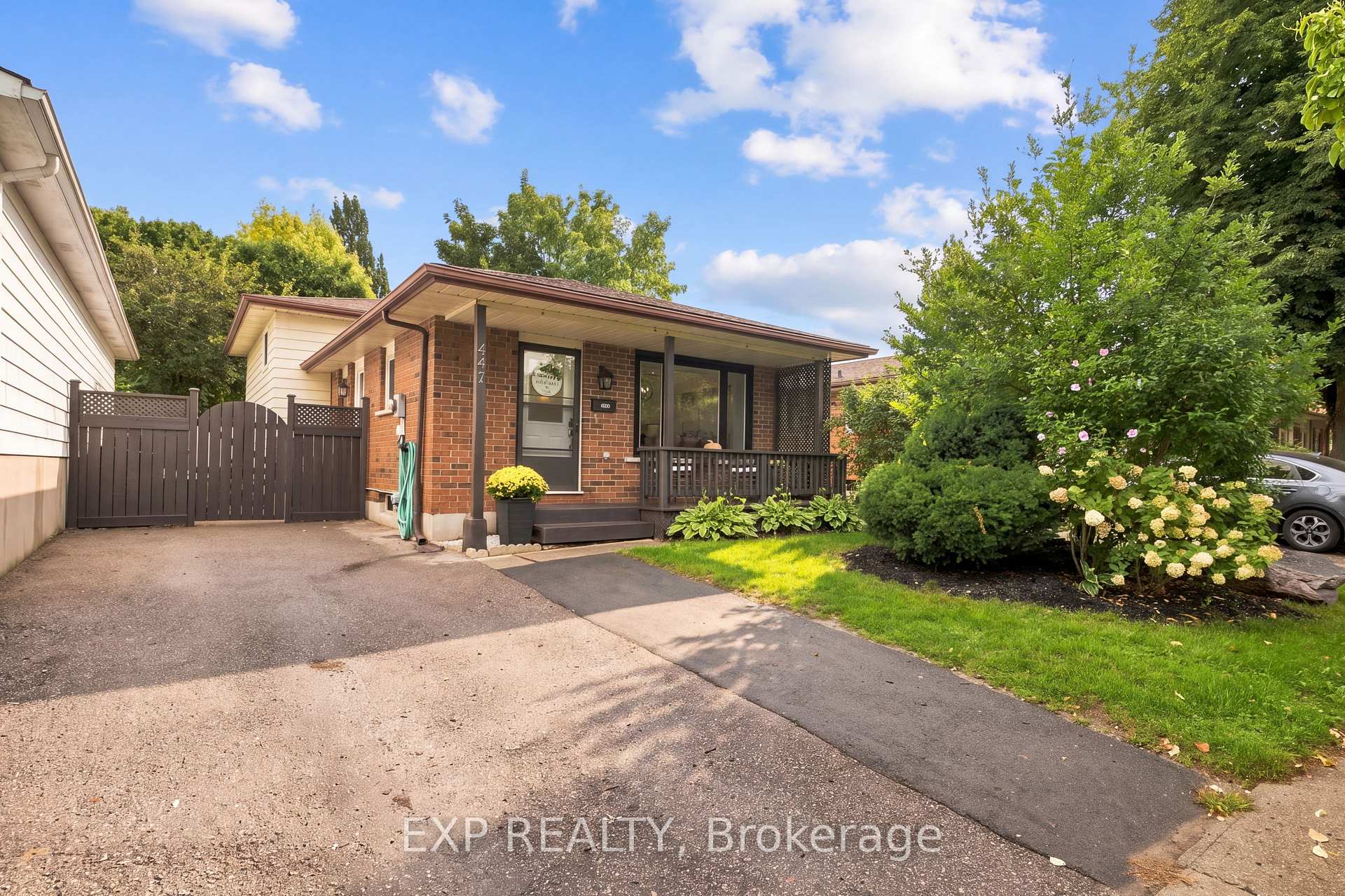 Photo 4 of 447 Drummerhill Crescent, Waterloo, Maple Hills — HOMEH