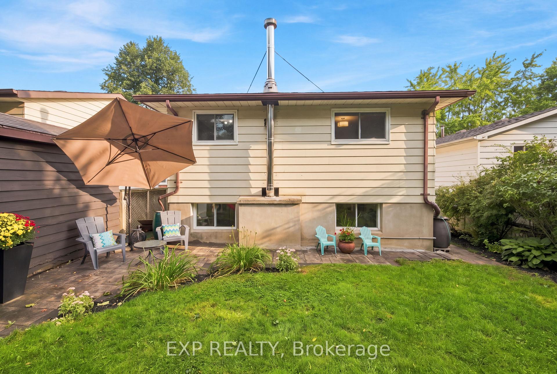 Photo 5 of 447 Drummerhill Crescent, Waterloo, Maple Hills — HOMEH