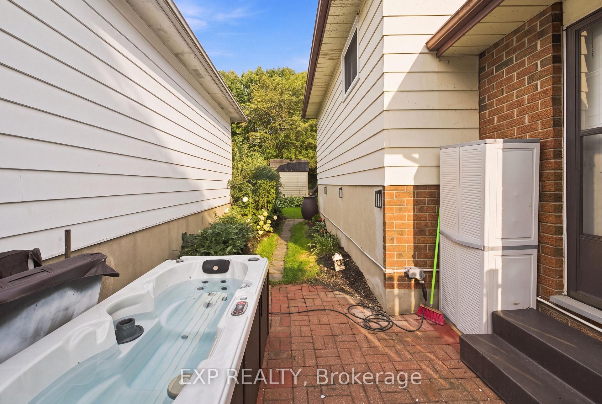 Photo 6 of 447 Drummerhill Crescent, Waterloo, Maple Hills — HOMEH