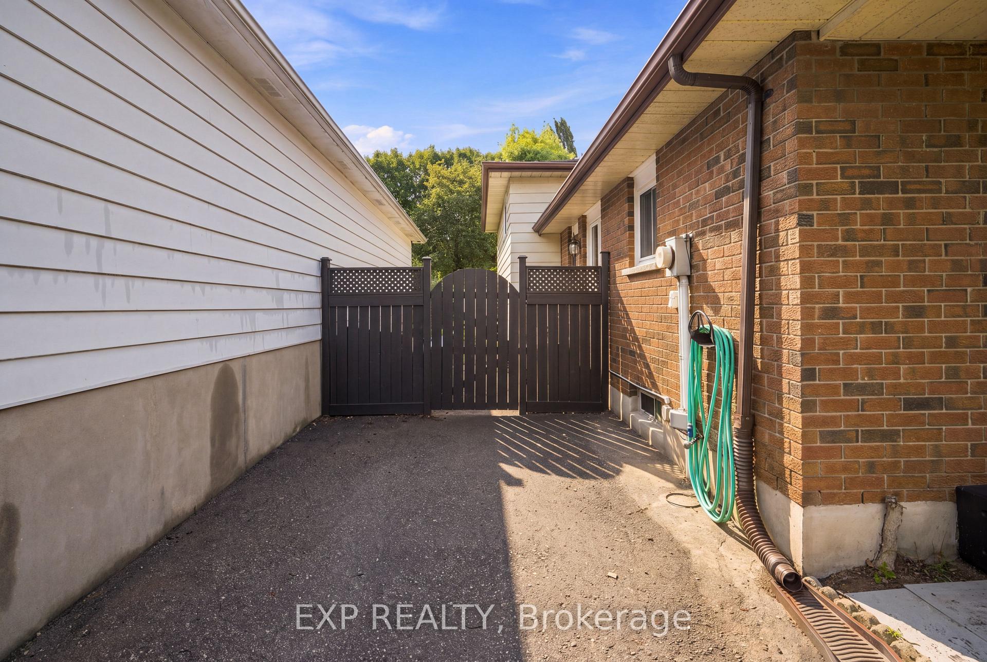 Photo 7 of 447 Drummerhill Crescent, Waterloo, Maple Hills — HOMEH