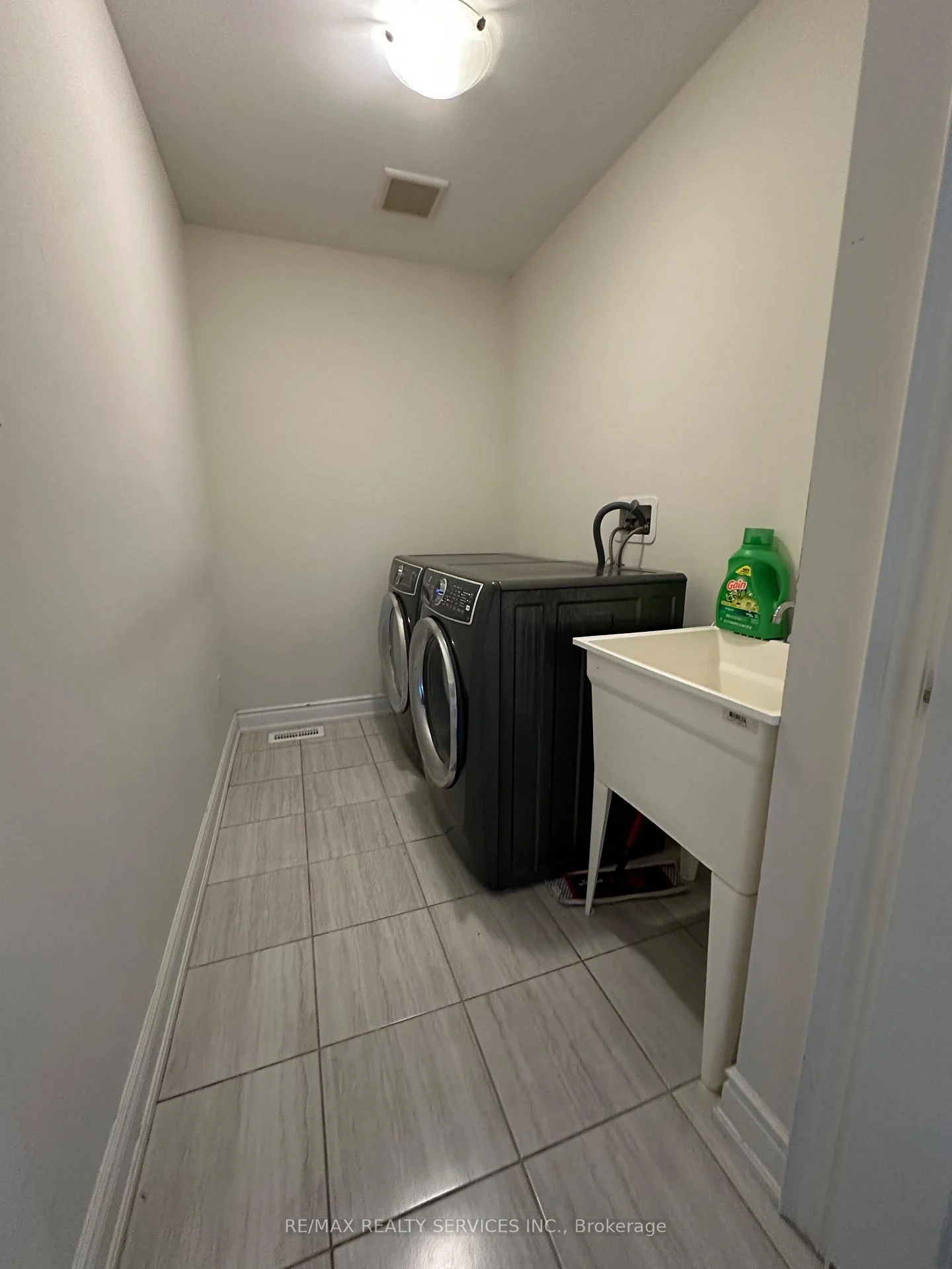 Photo 7 of 196 Munro Circle, Brantford, Empire South — HOMEH