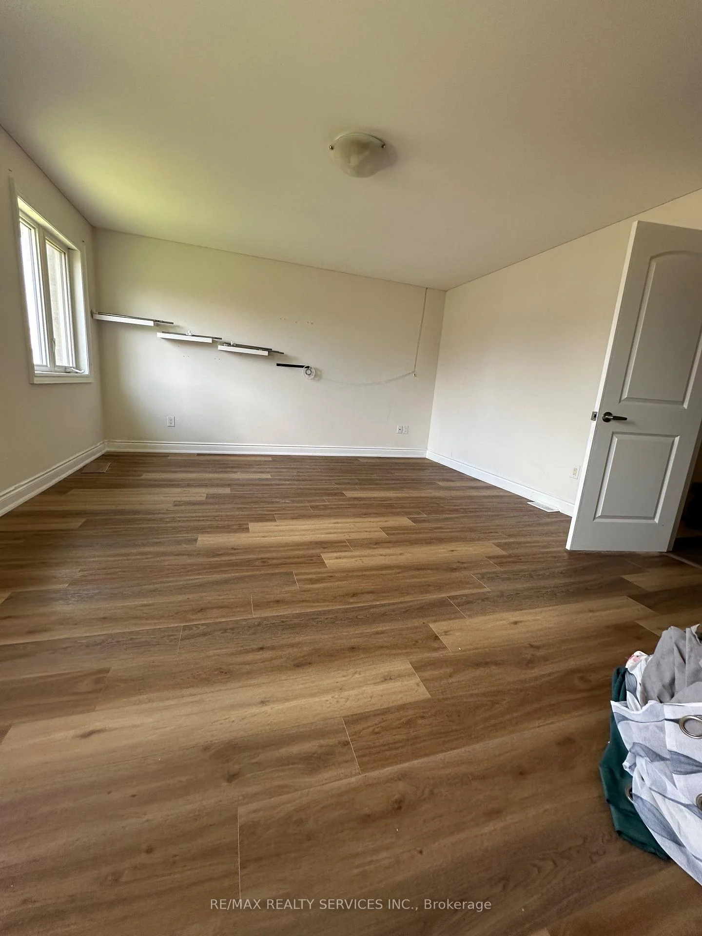 Photo 15 of 196 Munro Circle, Brantford, Empire South — HOMEH