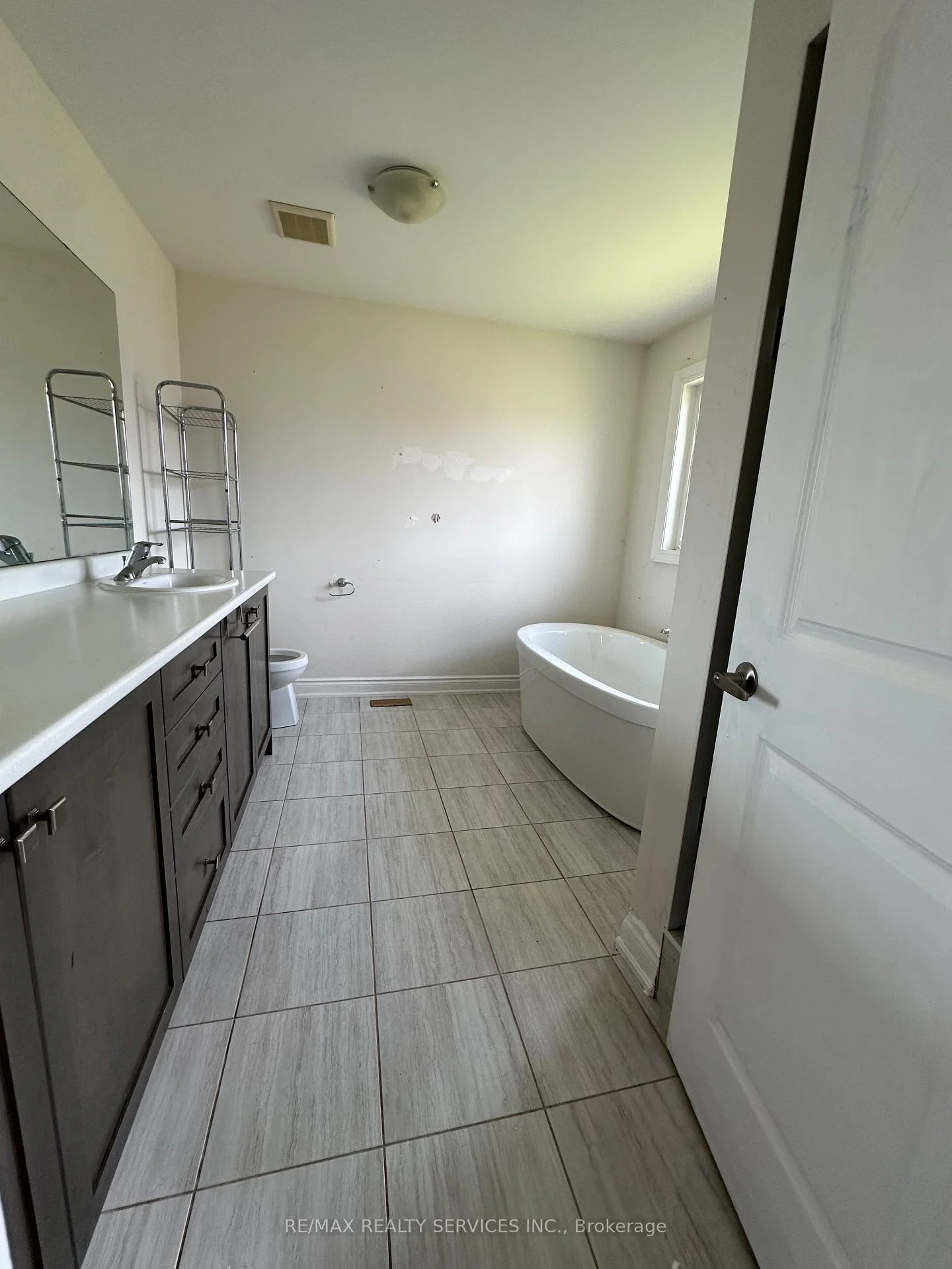 Photo 16 of 196 Munro Circle, Brantford, Empire South — HOMEH