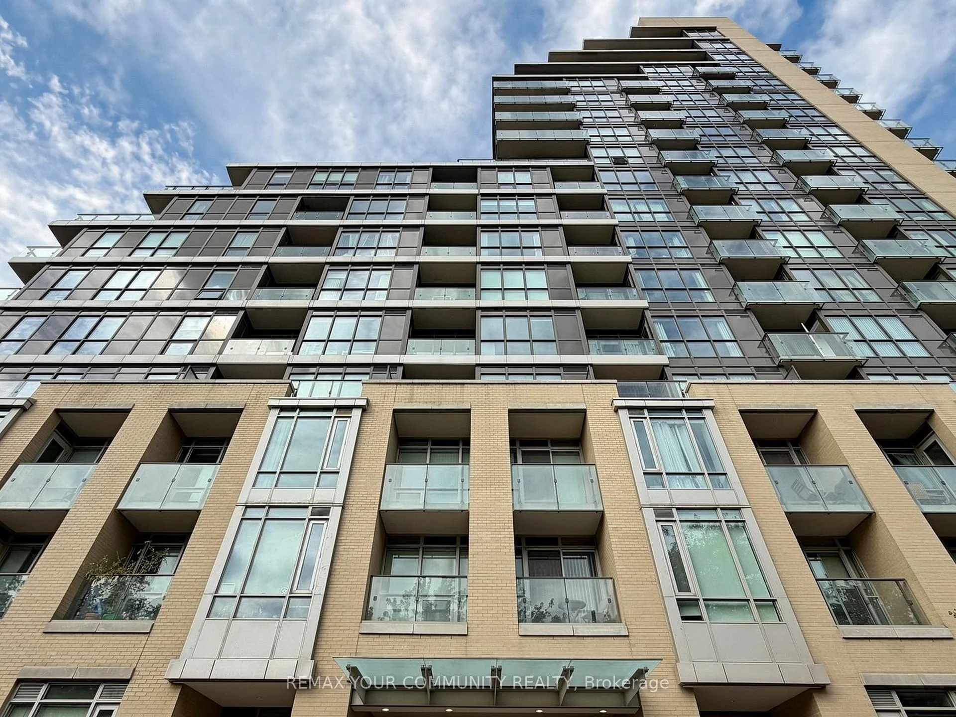 Photo 4 of Unit 306, 60 Berwick Avenue, Toronto, Yonge-Eglinton — HOMEH
