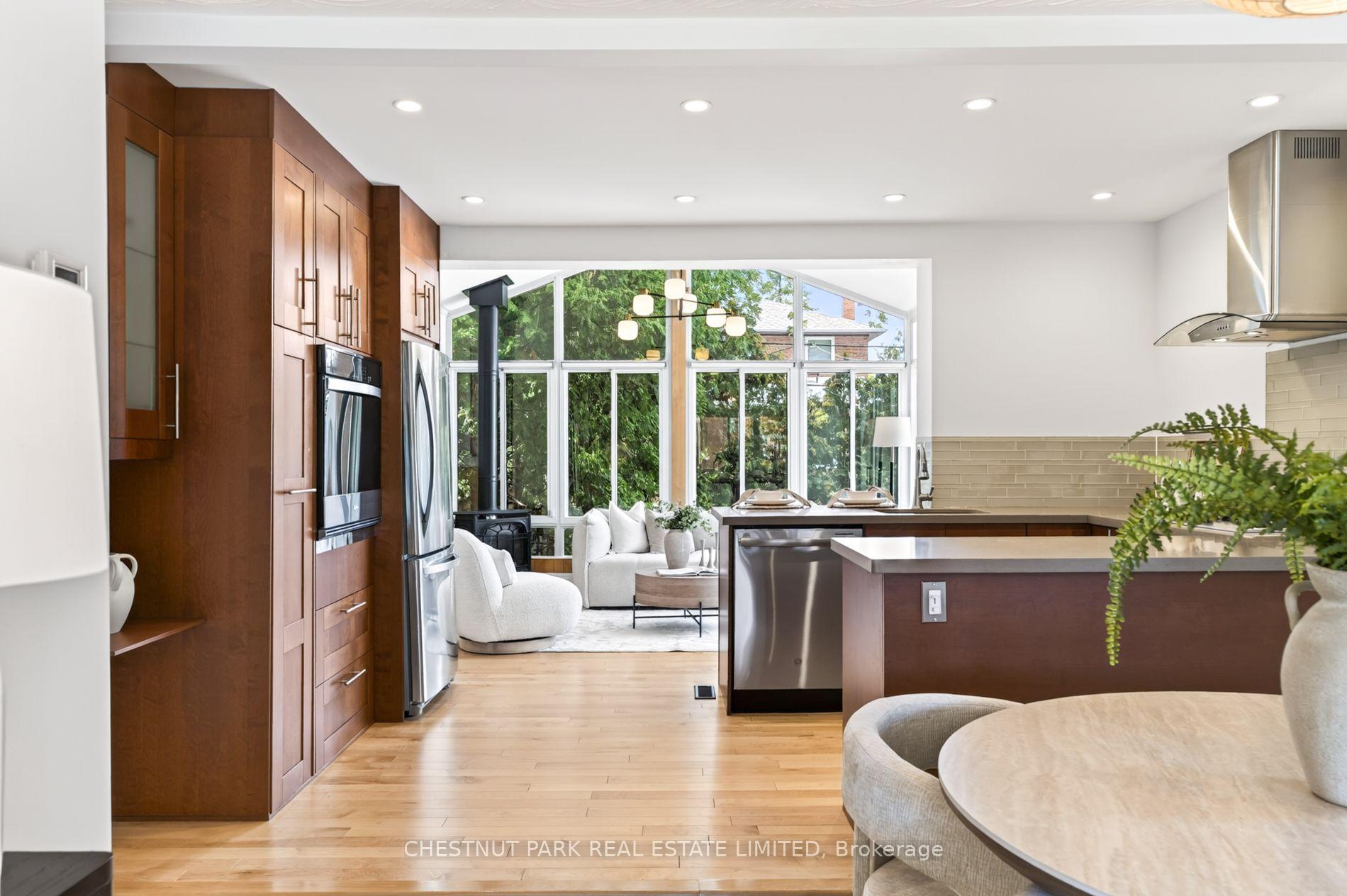 Photo 8 of 64 Pasadena Gardens, Toronto, Lambton Baby Point — HOMEH