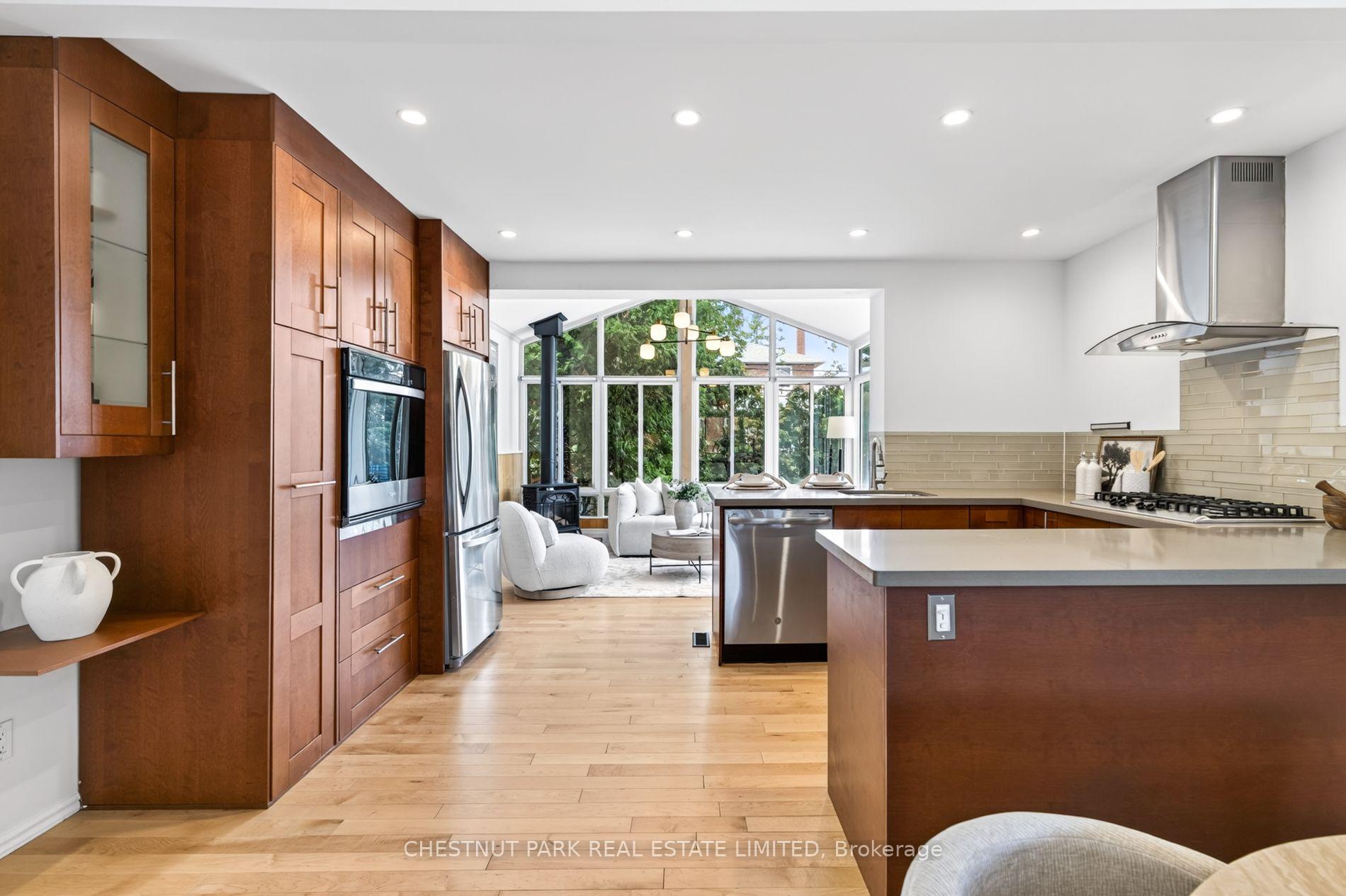 Photo 11 of 64 Pasadena Gardens, Toronto, Lambton Baby Point — HOMEH