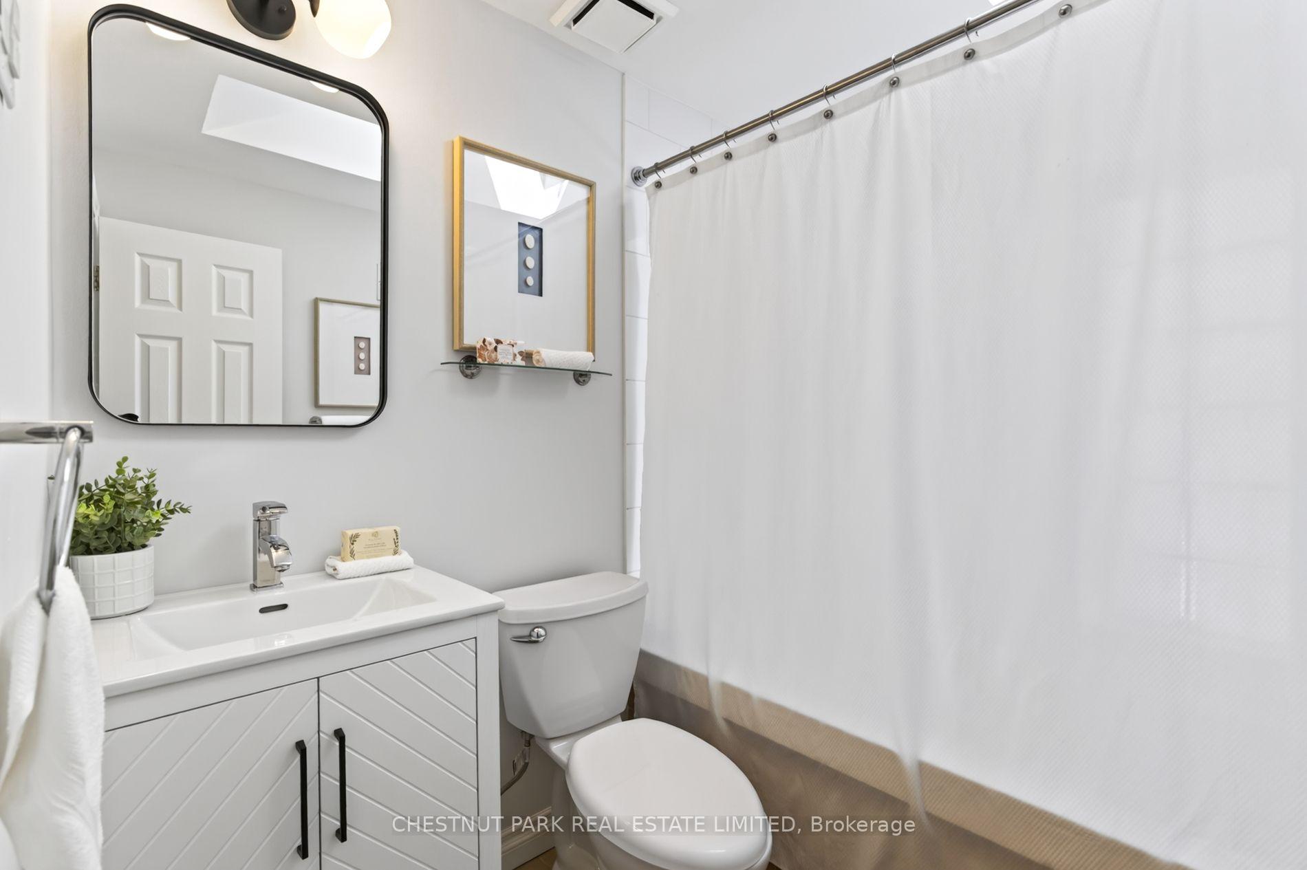 Photo 23 of 64 Pasadena Gardens, Toronto, Lambton Baby Point — HOMEH