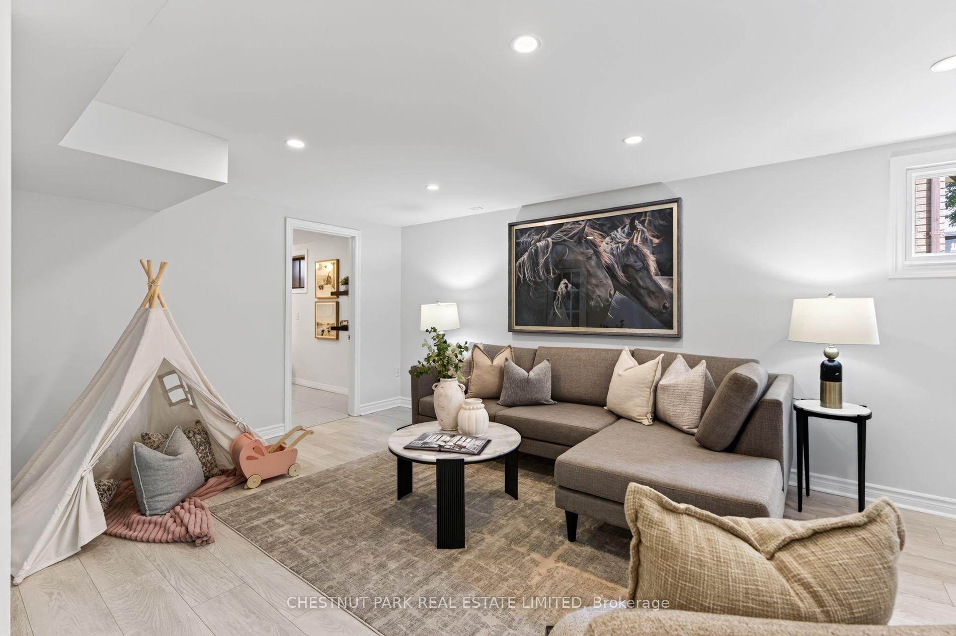 Photo 24 of 64 Pasadena Gardens, Toronto, Lambton Baby Point — HOMEH