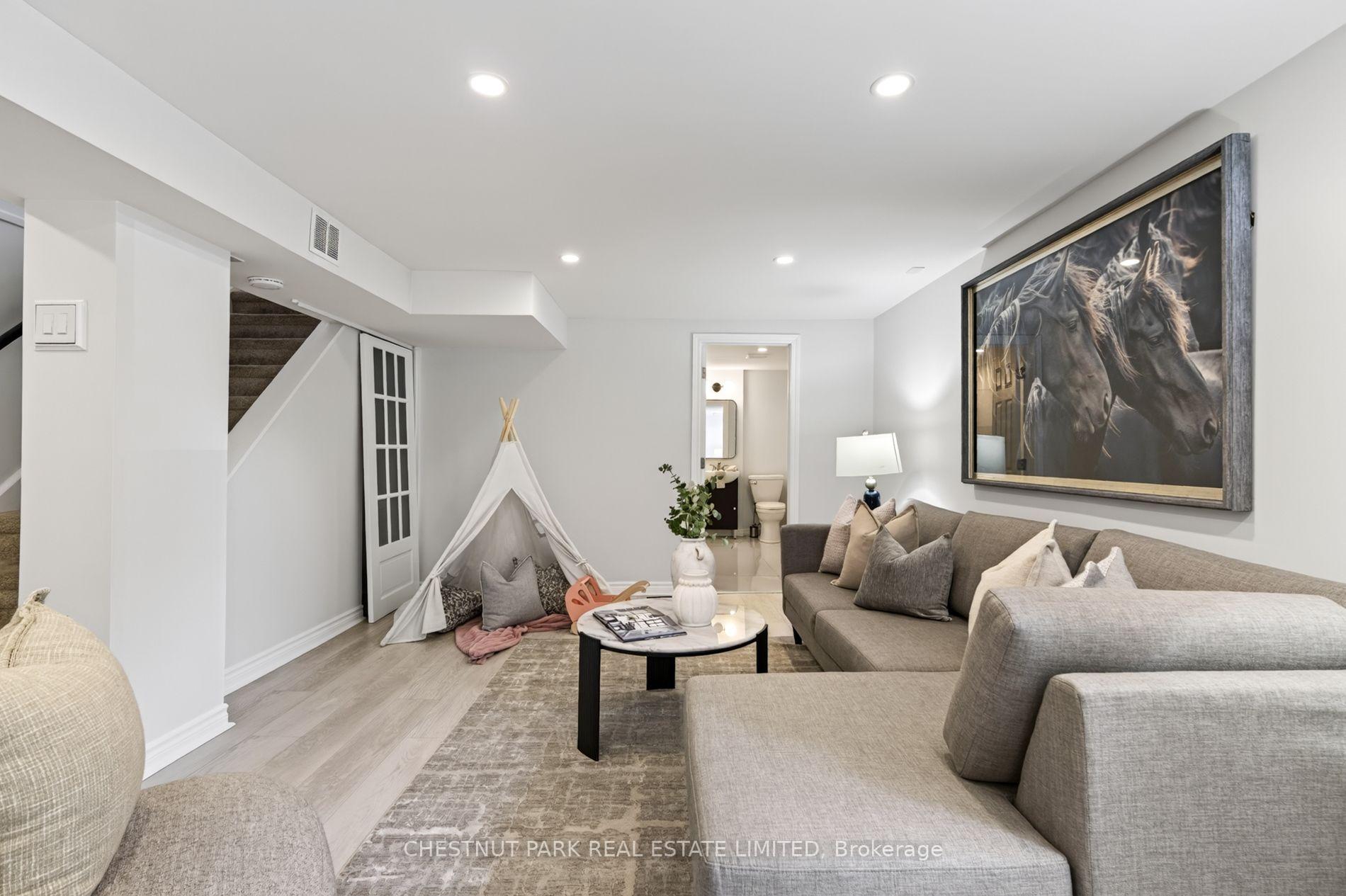 Photo 25 of 64 Pasadena Gardens, Toronto, Lambton Baby Point — HOMEH