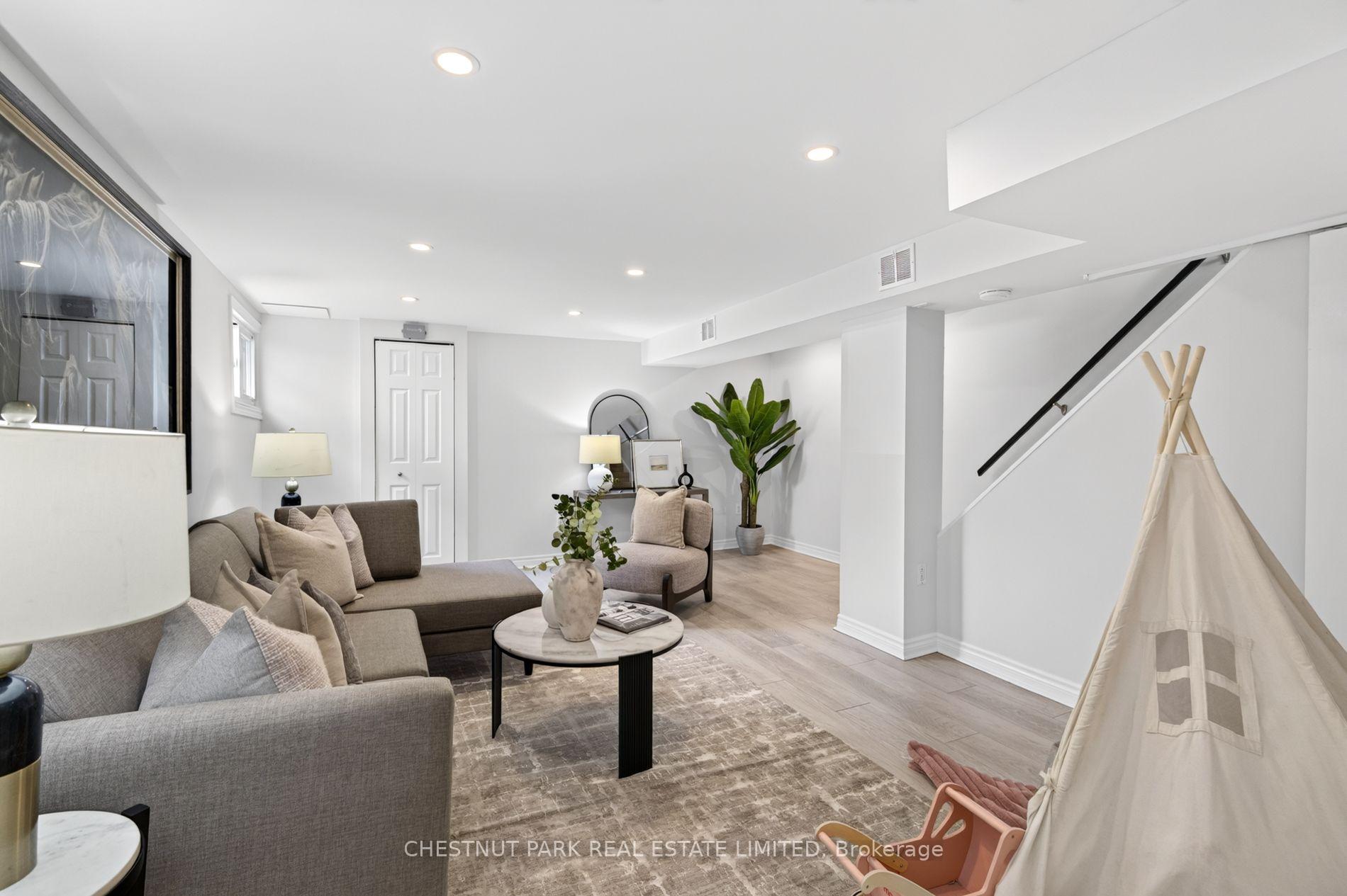 Photo 27 of 64 Pasadena Gardens, Toronto, Lambton Baby Point — HOMEH