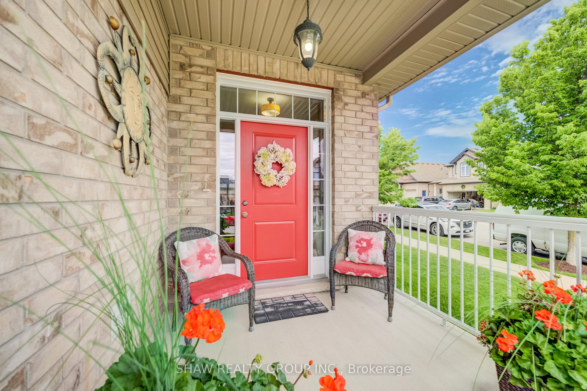 Photo 4 of 300 Watervale Crescent, Kitchener, Grand River South — HOMEH
