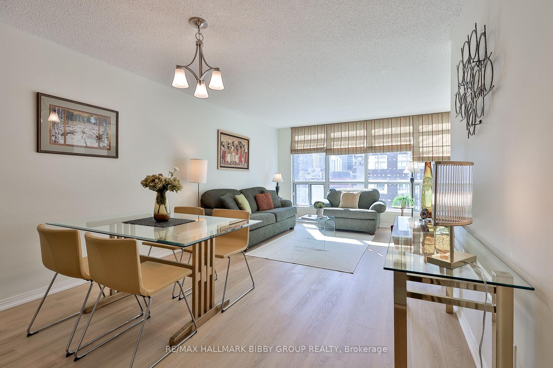 Front of Unit 1103, 942 Yonge Street