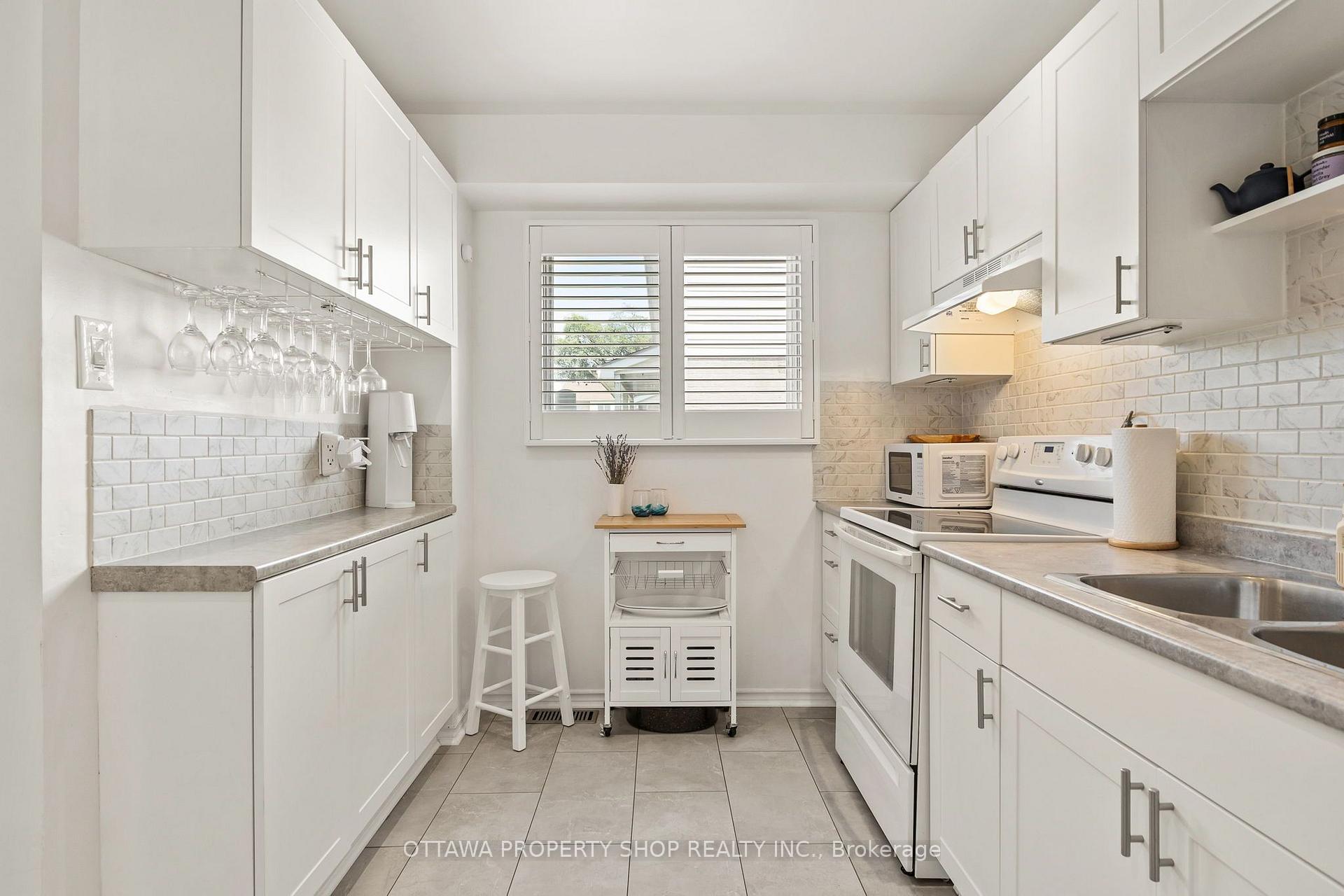 Photo 10 of 4006 Eady Court, Ottawa, Cyrville — HOMEH