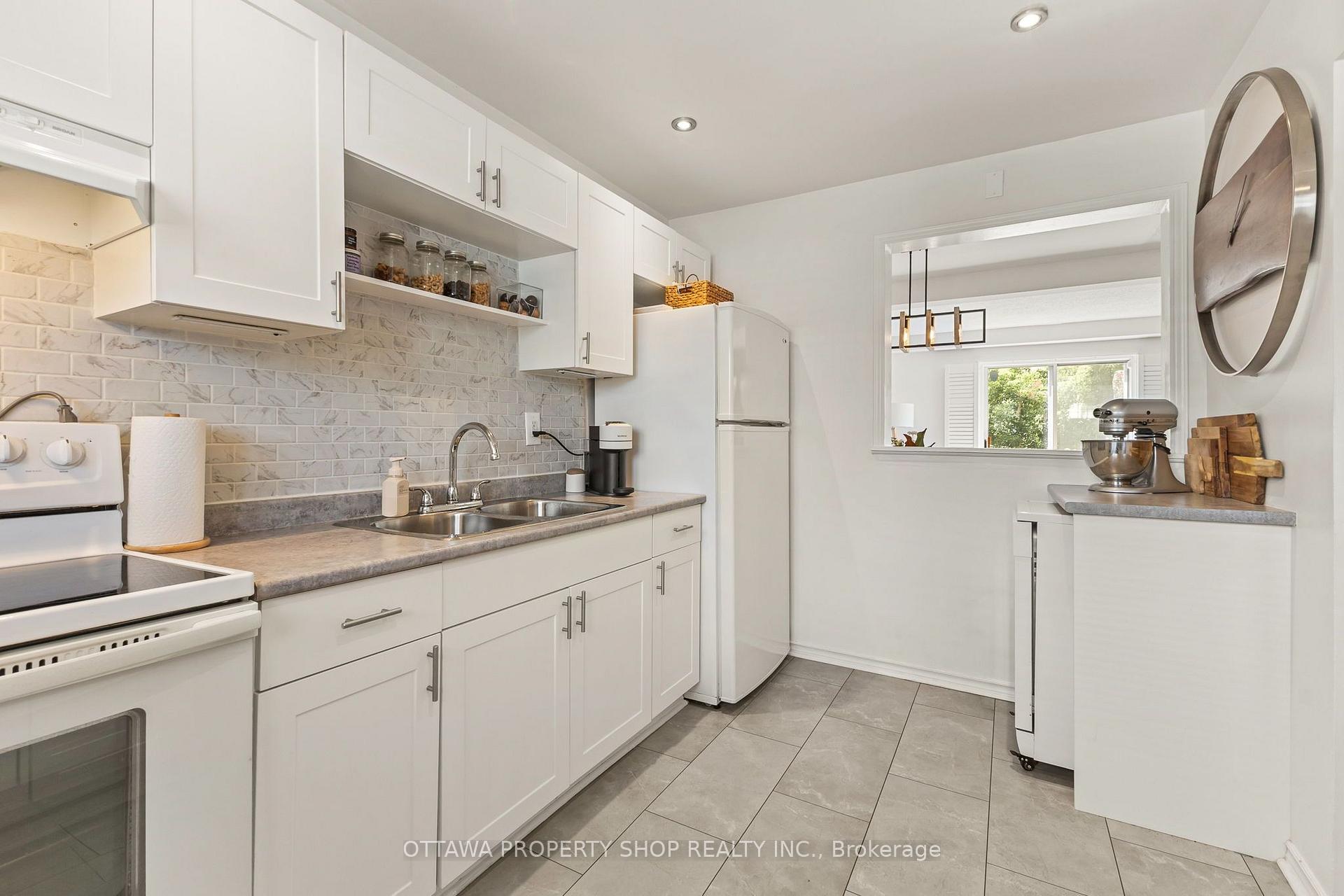Photo 11 of 4006 Eady Court, Ottawa, Cyrville — HOMEH