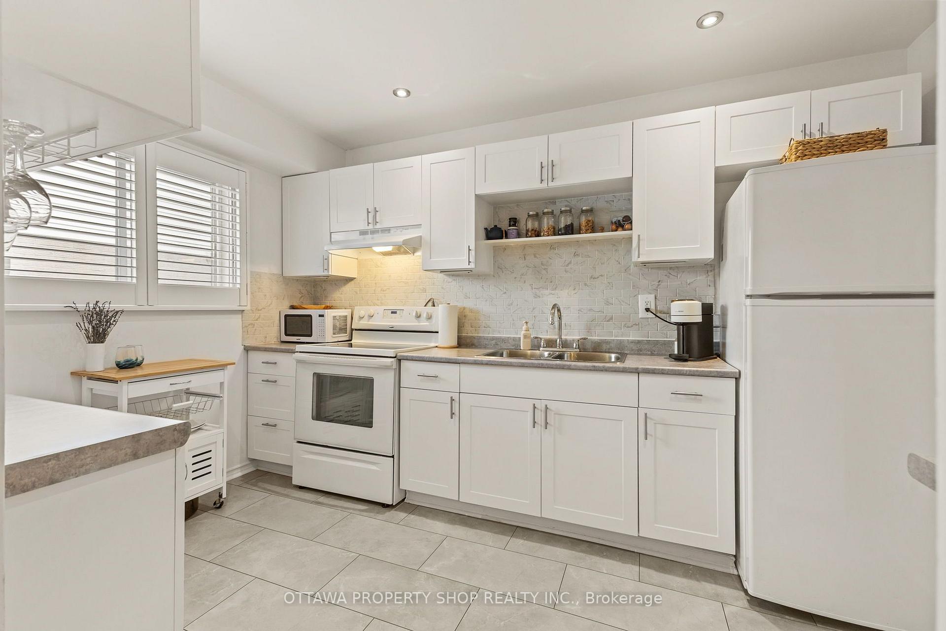 Photo 12 of 4006 Eady Court, Ottawa, Cyrville — HOMEH