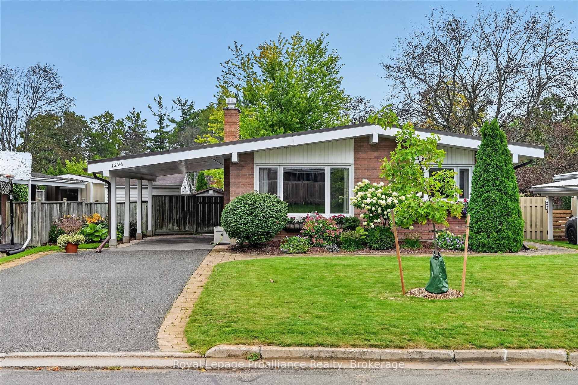 Photo 1 of 1296 Hudson Street, Peterborough, Northcrest Ward 5 — HOMEH