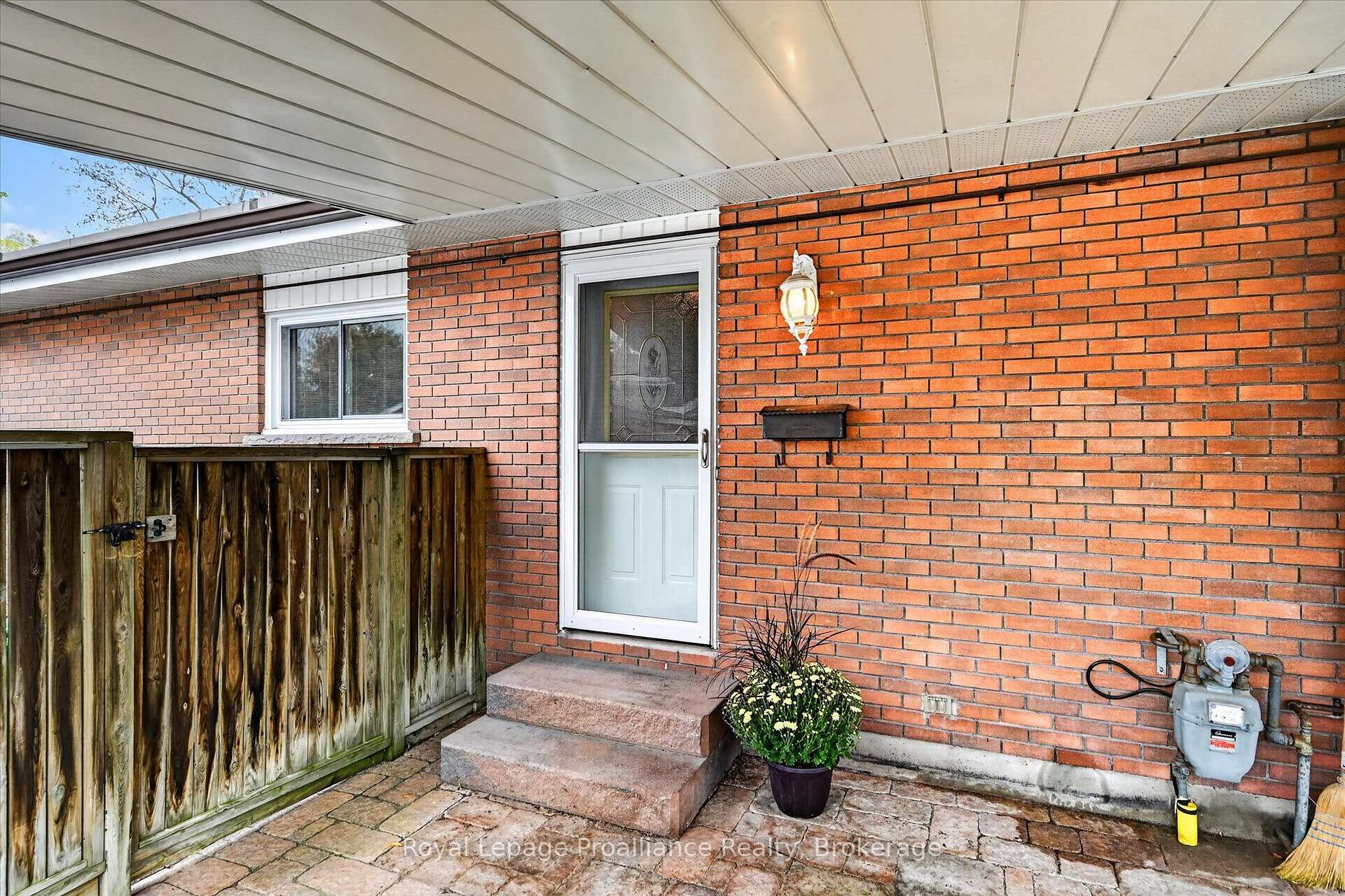 Photo 4 of 1296 Hudson Street, Peterborough, Northcrest Ward 5 — HOMEH